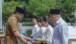 Bobby Nasution Serahkan SK PPPK Guru Tahap II, Lalu Berpesan Begini - JPNN.com