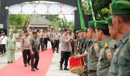 Datangi Markas Vital TNI, Irjen Iqbal Melihat Sosok Tak Asing, Lalu Tinggalkan Karpet Merah - JPNN.com