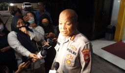 Tiba di Polrestro Bekasi Kota, Iko Uwais Langsung Diperiksa Polisi - JPNN.com