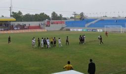 Pertandingan Sepak Bola Ricuh, Pemain Adu Jotos - JPNN.com