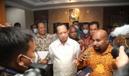 Temui Mendagri Tito, Lukas Enembe Mendukung Pemekaran Papua - JPNN.com