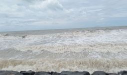 BPBD Lebak: Waspada Gelombang Tinggi di Perairan Selat Sunda Bagian Selatan - JPNN.com