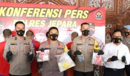 Anak Buah AKBP Warsono Bergerak, 5 Orang Ditangkap, Lihat Barang Buktinya - JPNN.com