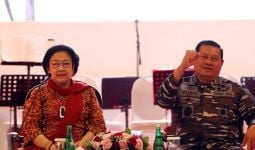 Ucap Bismillah, Megawati Resmikan KRI Bung Karno - JPNN.com