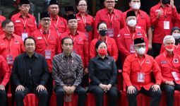 Jokowi, Puan, dan Ganjar Duduk Berdekatan, Lihat Gelagat Mereka - JPNN.com