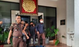 Mantan Anggota DPRD Kabupaten Tangerang Menyerahkan Diri ke Kejaksaan, Ini Kasusnya - JPNN.com