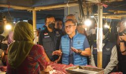 Sidak ke Pasar Kosambi Bandung, Mendag Zulhas: Harga Migor Stabil, Bahan Pokok Cenderung Aman - JPNN.com