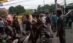 Video Warga Diduga Memukul Anggota TNI Viral, Menegangkan - JPNN.com