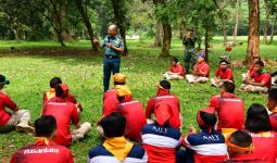 Ekspresi Pati TNI AL di Hadapan Puluhan Pemuda Berbaju Merah, Lihat - JPNN.com