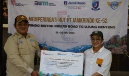 Jamkrindo Tanam Terumbu Karang dan Bagikan Bansos di Ujung Genteng - JPNN.com