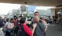 Mahasiswi Aniaya Polisi, Berusaha Merampas Senjata Api - JPNN.com