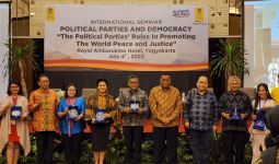 Jokowi Sudah Beri Teladan, Parpol Harusnya Terlibat dalam Perdamaian Dunia - JPNN.com