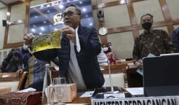 Rapat Perdana Dengan DPR, Mendag Zulhas: Saya Akan Luncurkan Inovasi Minyak Kita - JPNN.com