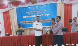 Siswa di Papua Bayar PPDB, Filep Wamafma: Seharusnya Gratis, Ada Dana Otsus - JPNN.com