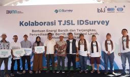 IDSurvey Berkolaborasi Salurkan Berbagai Bantuan Untuk Pulau Papagarang - JPNN.com