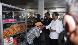 Ke Pasar di Medan, Jokowi Dicium hingga Ditawari Sate - JPNN.com
