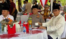 Irjen Fadil Bersama Sandiaga Uno Bagikan 11 Ton Daging Rendang di DKI Jakarta - JPNN.com