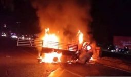 Mobil Berpenumpang 7 Orang Terbakar, 4 Tewas - JPNN.com