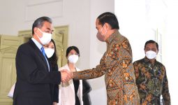 Terima Tokoh Penting dari China, Lihat Siapa Menteri di Belakang Jokowi? - JPNN.com
