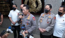 Kapolri Didampingi 4 Jenderal Bintang 3 Saat Bicara Kasus Penembakan Ajudan Ferdy Sambo - JPNN.com