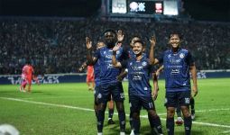 Final Leg 1 Piala Presiden 2022, Arema FC Unggul 1-0 atas Borneo FC - JPNN.com