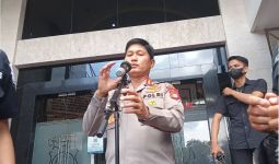 Roy Suryo Terburu-Buru di Polda Metro Jaya, Kombes Zulpan Ungkap Status Hukumnya - JPNN.com