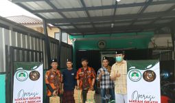 Santri Dukung Ganjar Bagikan 400 Paket Makanan di Jakarta Selatan - JPNN.com