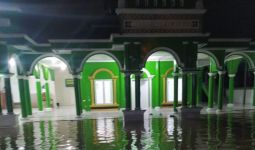304 Rumah Terendam, Warga Karawang Diminta Waspada Banjir Susulan - JPNN.com