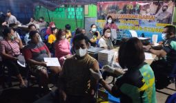 Polda Papua Barat Buka Gerai Vaksin Hingga Malam Hari - JPNN.com