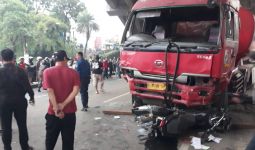 Truk Tangki Pertamina Tabrak Mobil dan Motor di Bekasi, Banyak yang Tewas - JPNN.com
