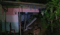 1 Rumah Tertimbun Longsor di Batu Meja Ambon, Frans Mauwa Terluka - JPNN.com