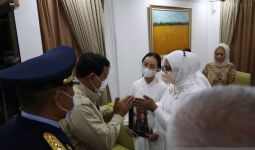 Beginilah Suasana saat Prabowo Menemui Keluarga Kapten Pnb Anumerta Allan - JPNN.com
