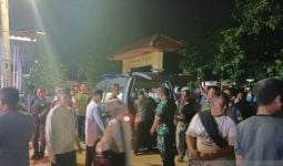 Jenazah Prajurit TNI Korban Kecelakaan Truk Tangki Pertamina Dibawa ke Rumah Duka - JPNN.com