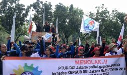 Demo Buruh Depan Kantor Anies, Suarakan Pilunya UMP yang Kembali Turun - JPNN.com