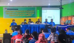 Bodewin Wattimena Tegaskan Upah Honorer di Sekolah akan Dinaikkan - JPNN.com