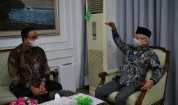 Anies Bertemu Pejabat Penting di Indonesia, lalu Mencium Tangan  - JPNN.com