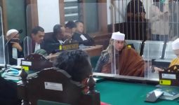 Ekspresi Habib Bahar Dituntut 5 Tahun Penjara, Tidak Merasa Bersalah - JPNN.com