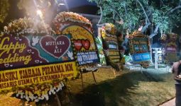 Karangan Bunga Memenuhi Resepsi Pernikahan Putri Anies Bawsedan, Ada dari Ahok dan Jokowi - JPNN.com