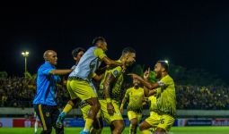 Borneo FC Dihajar Barito Putera 1-3, Sang Kiper Mengalami Benturan Mengerikan - JPNN.com
