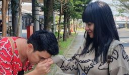 Cium Tangan, Aldi Taher Minta Maaf kepada Dinar Candy - JPNN.com