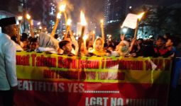 Warga Bersuara Lantang Tolak LGBT di Citayam Fashion Week saat Pawai Obor, Lihat - JPNN.com