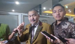 Tanyakan Keberadaan HP & Pakaian Brigadir J ke Penyidik, Kamaruddin: Mereka Tak Berani Menjawab - JPNN.com