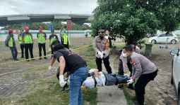Pagi-pagi, Polisi ke Bandara, Temukan Korban Tak Bernyawa, Mulut Berbusa dan Muka Hitam - JPNN.com
