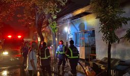 Kebakaran Melanda Rumah di Bekasi, Sebegini Kerugiannya - JPNN.com