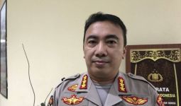 Mabuk, AKP R Tabrak Kendaraan Prajurit TNI AL di Depan Hotel - JPNN.com