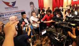 Hary Tanoe Angkat TGB Jadi Ketua Harian Nasional Perindo, Begini Alasannya - JPNN.com