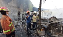 Showroom Mobil Bekas Ludes Terbakar di Bekasi, Belasan Kendaraan Gosong - JPNN.com