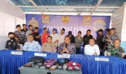 TNI AL Gagalkan Penyelundupan Calon PMI Ilegal ke Malaysia, Tekong Terjun ke Laut - JPNN.com