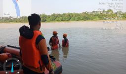 Ririn Umaiyah yang Hilang Terbawa Arus Sungai Batang Kuantan DItemukan Sudah Tak Bernyawa - JPNN.com