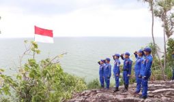 Top, Polres Karimun Mengibarkan 50 Merah Putih di Pulau Terluar Indonesia - JPNN.com